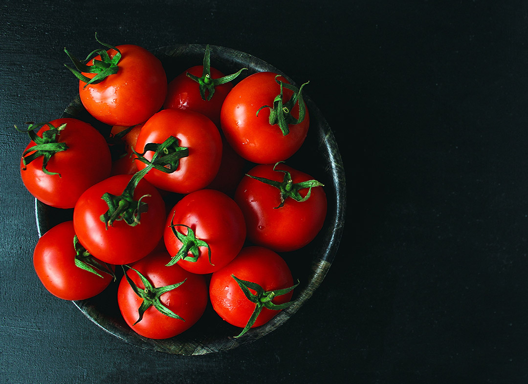 گوجه فرنگی یکی از مواد غذایی با طعم اومامی می‌باشد.
